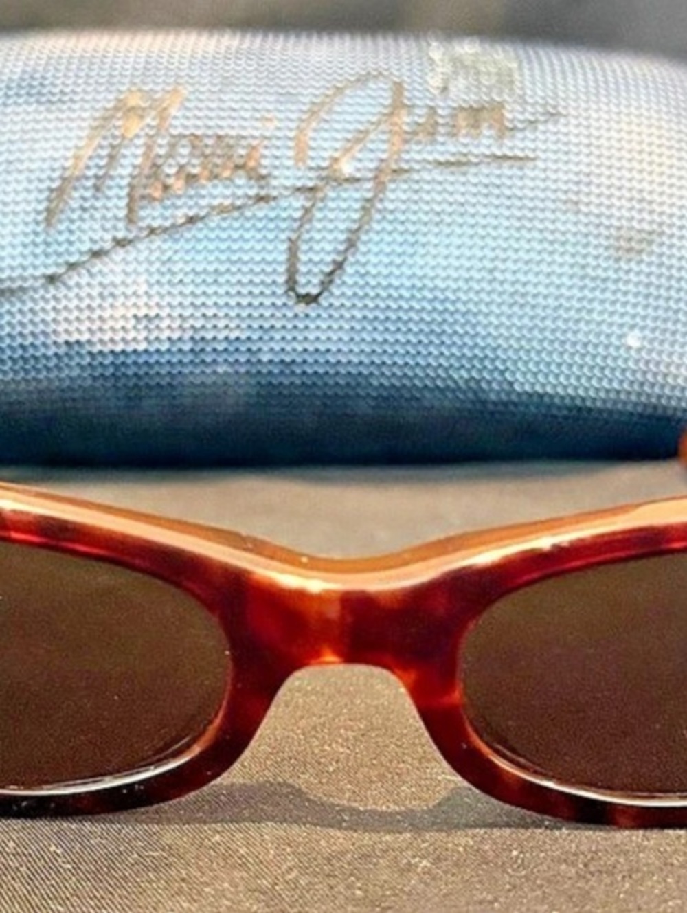 Maui Jim Stingray Brown Rectangular Sunglasses with Case